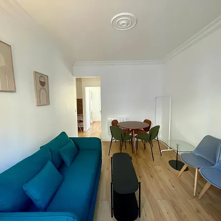 Tour Eiffel Maison De La Radio Apartman Párizs